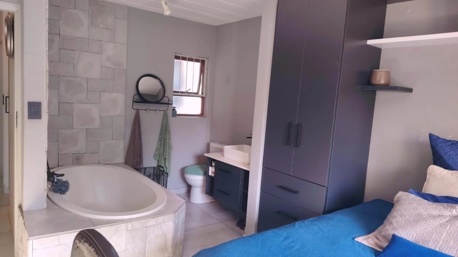 2 Bedroom Property for Sale in Vaalpark Free State